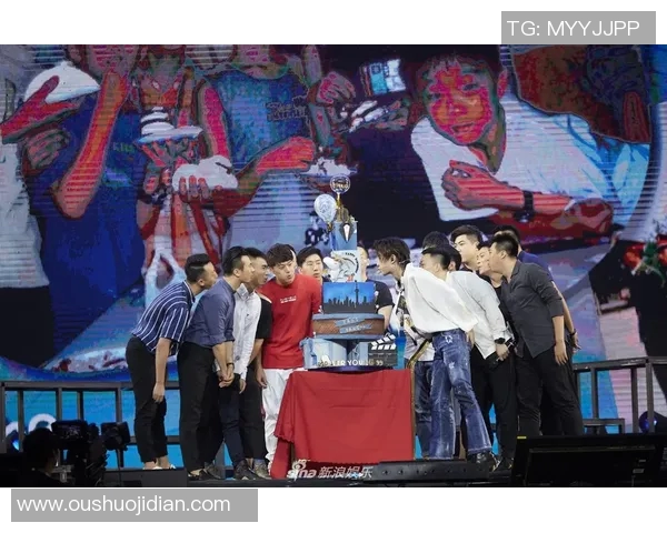 达尼洛的足球旅程与成长故事：从青涩少年到场上明星的蜕变之路